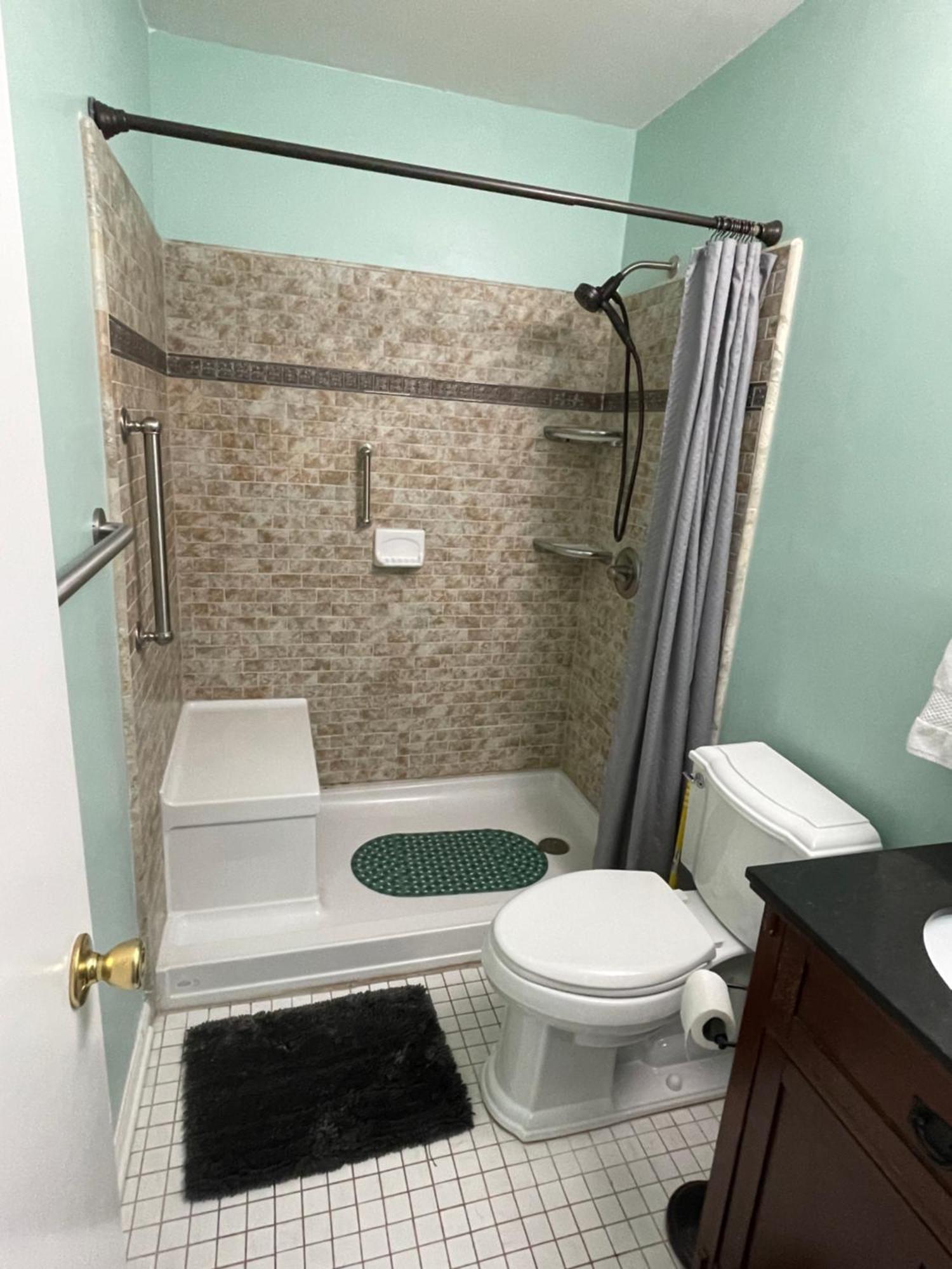 Wayne'S Place-Hot Tub, Pet Friendly. Close To Hpu High Point Exterior photo